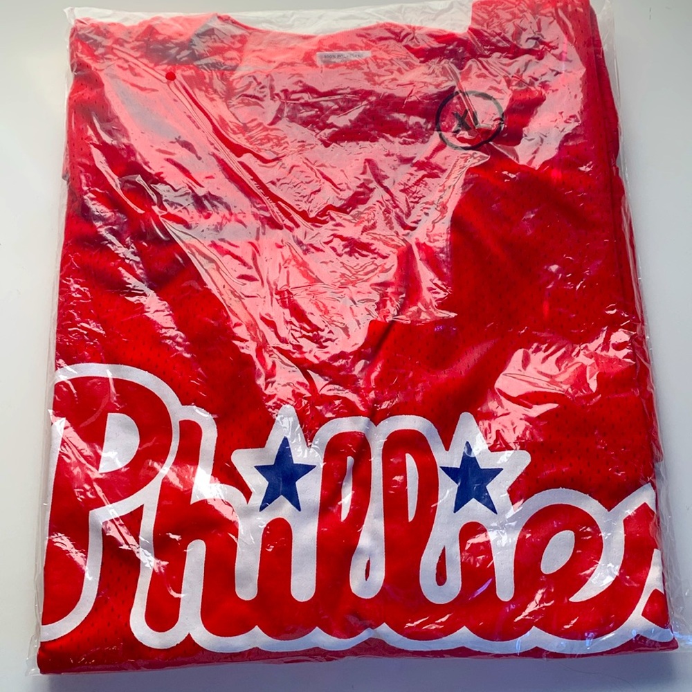 NWOT - 2018  Philadelphia Phillies Red V neck Jersey with Number 29